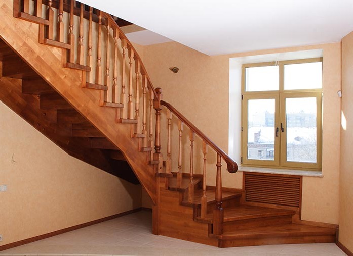 Сходи 2. Лестницы деревянные Московская область. Деревянная лестница на второй этаж из ясеня фото дизайн проект.